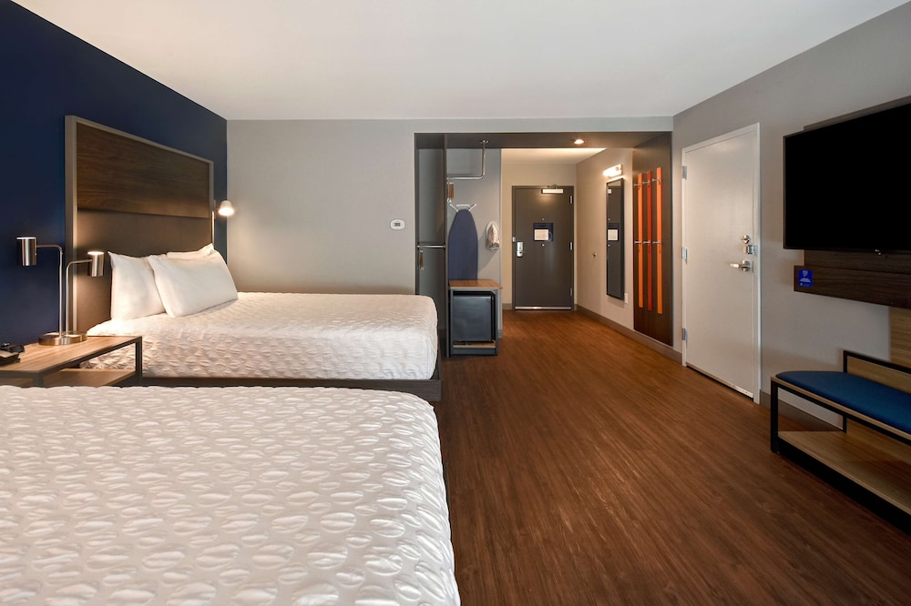 Room, 2 Queen Beds, Accessible, Bathtub - Photo 3