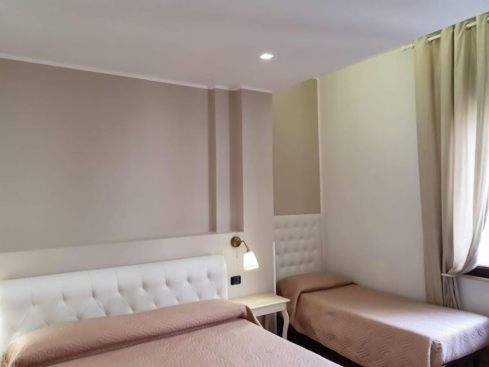 Deluxe Double Room, City View photo 2