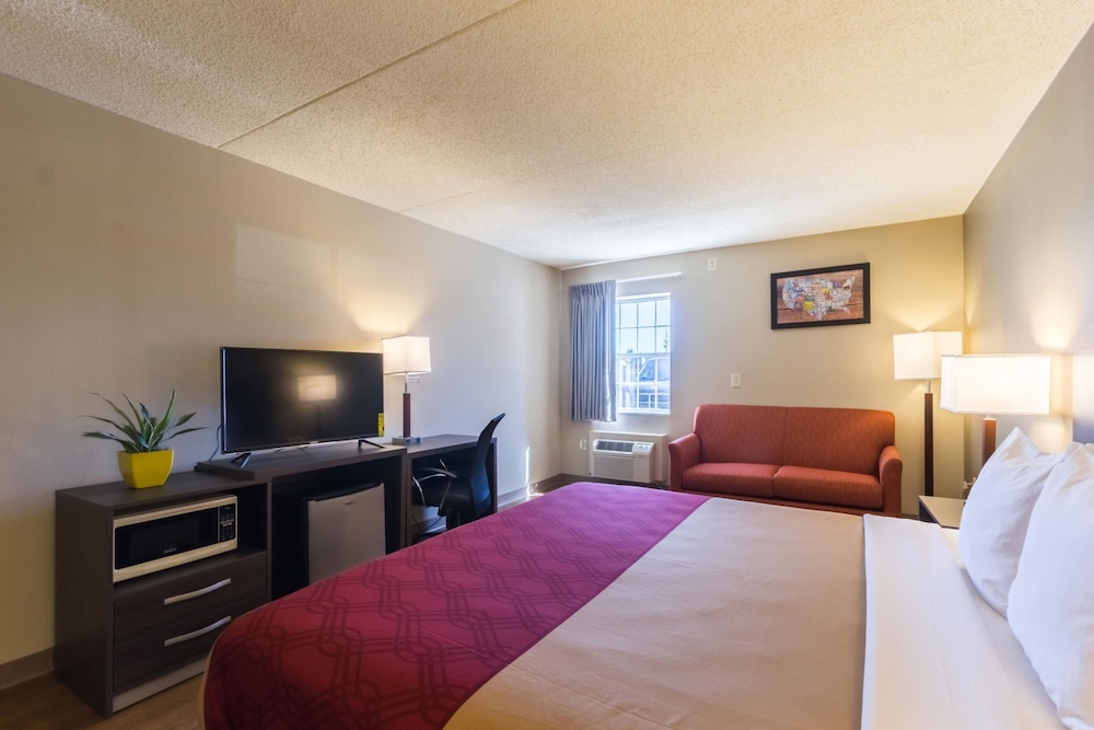 Standard Room, 1 King Bed, Non Smoking - Photo 5