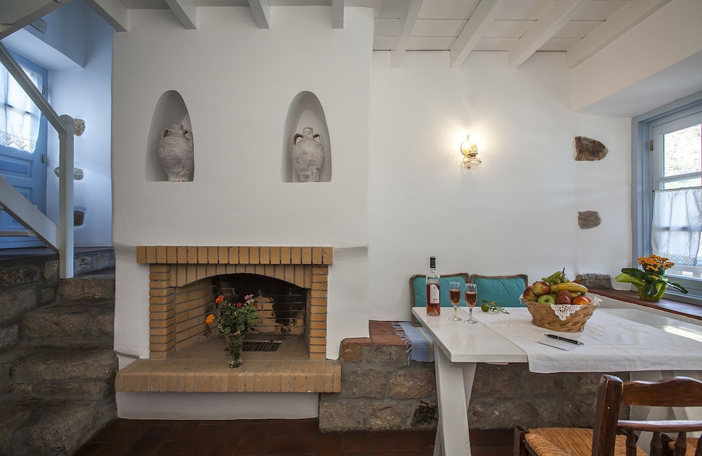 House, 2 Bedrooms, Sea View (Allegra) photo 2