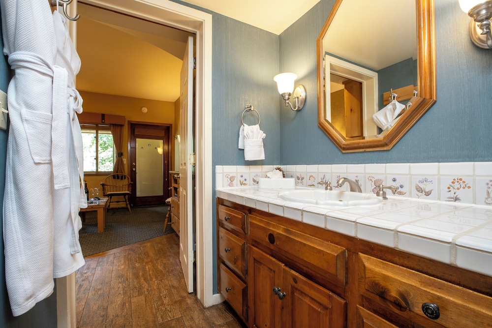 Condo, 1 Bedroom, Kitchenette photo 3