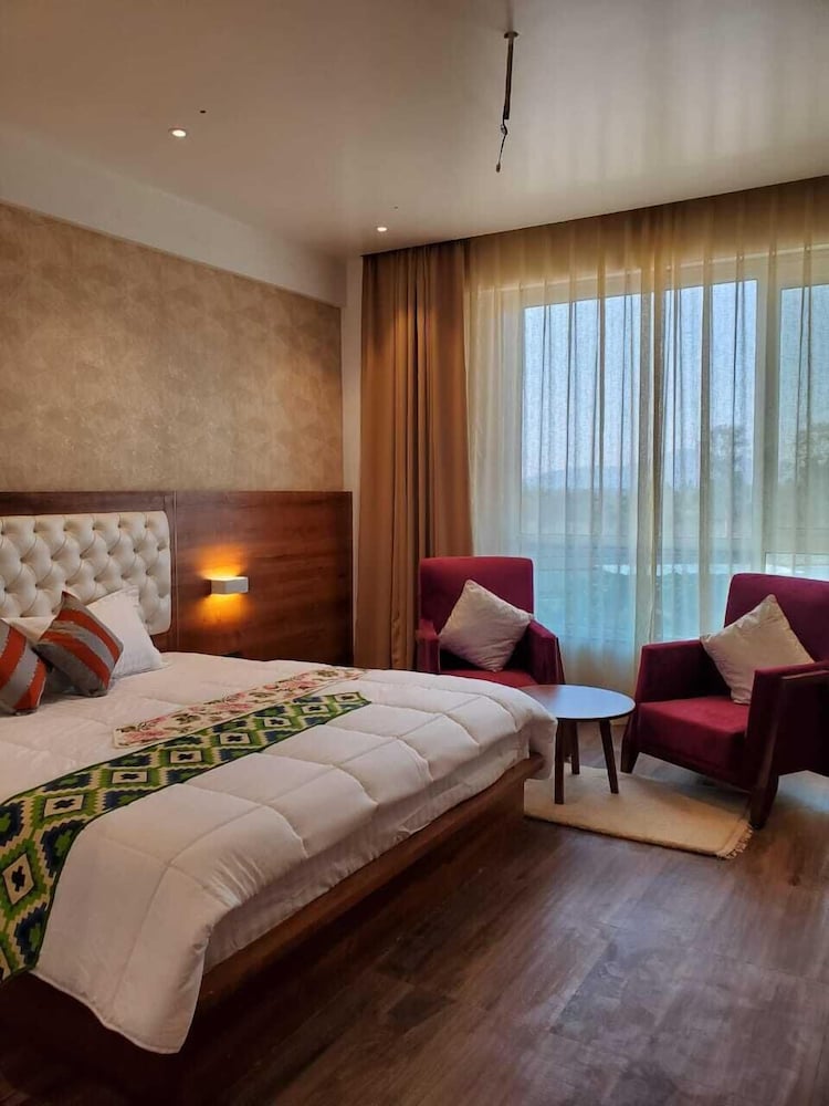 Premium Room - Photo 13