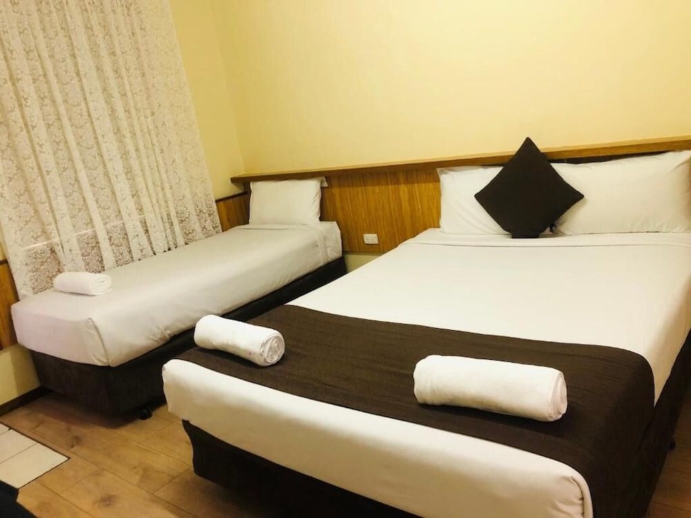 Deluxe Double or Twin Room, Multiple Beds photo 2