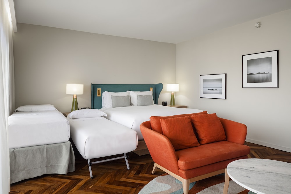Family Suite, City View (1 King Bed & 2 Twin Beds) - Photo 9