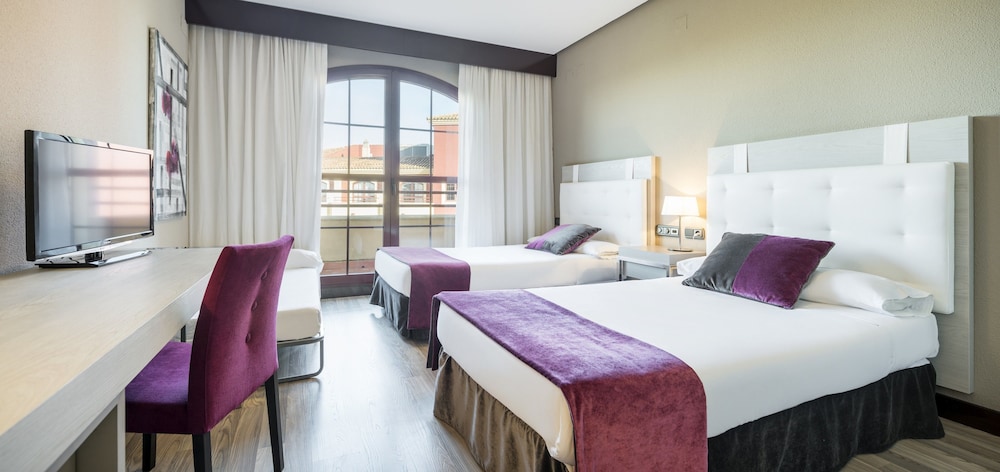Triple Room, 2 adults and 1 child - Photo 1