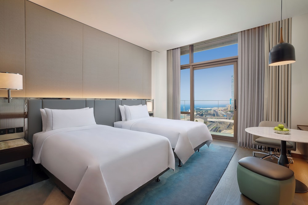 Deluxe Side Sea View ,2 Twin Beds - Photo 2