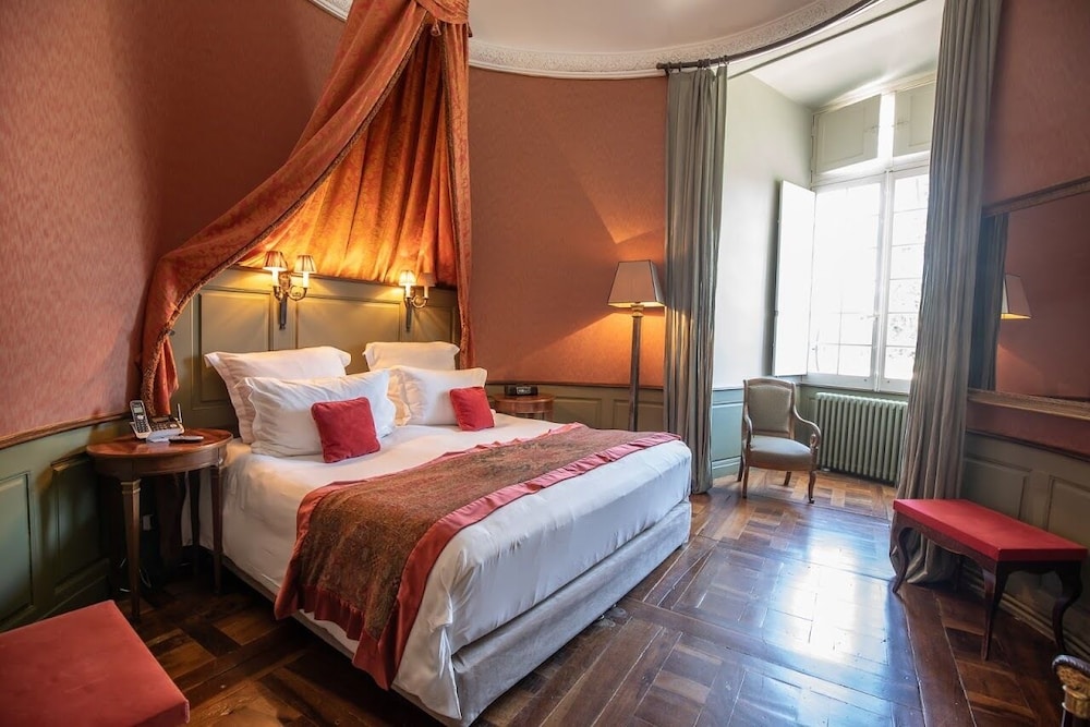 Signature Suite - Photo 8