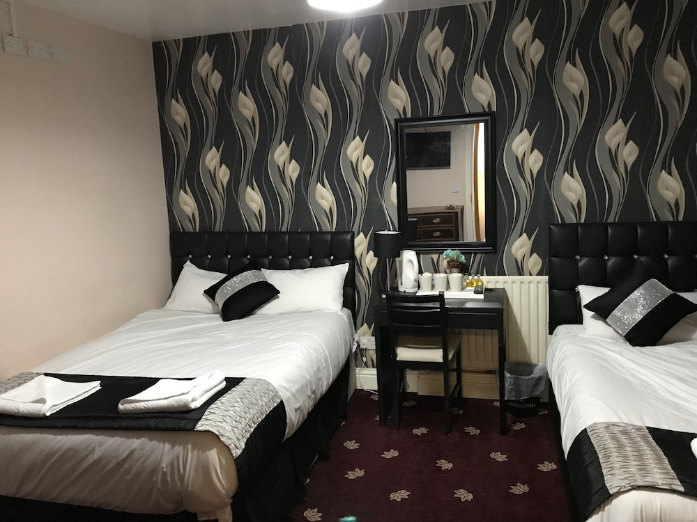 Triple Room, Ensuite photo 3