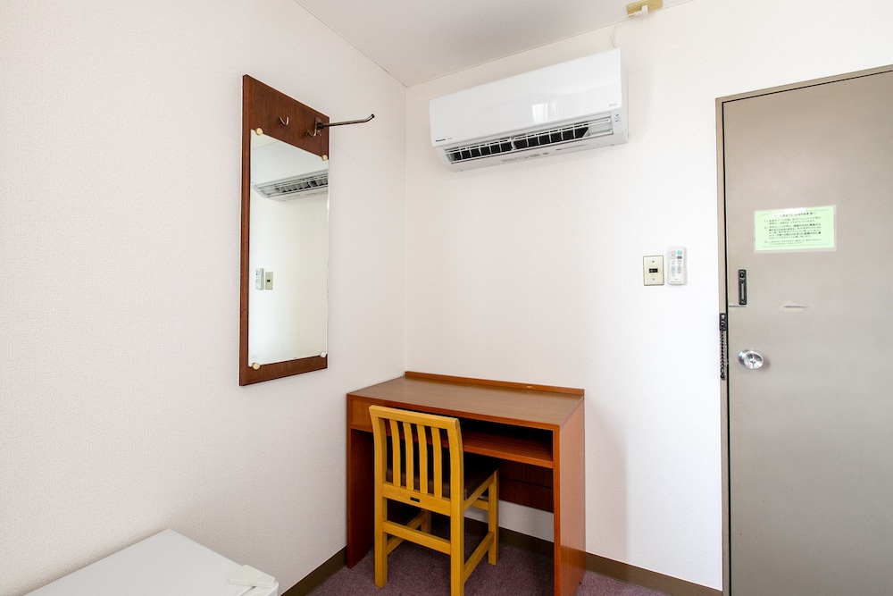 Twin Room, Smoking photo 1