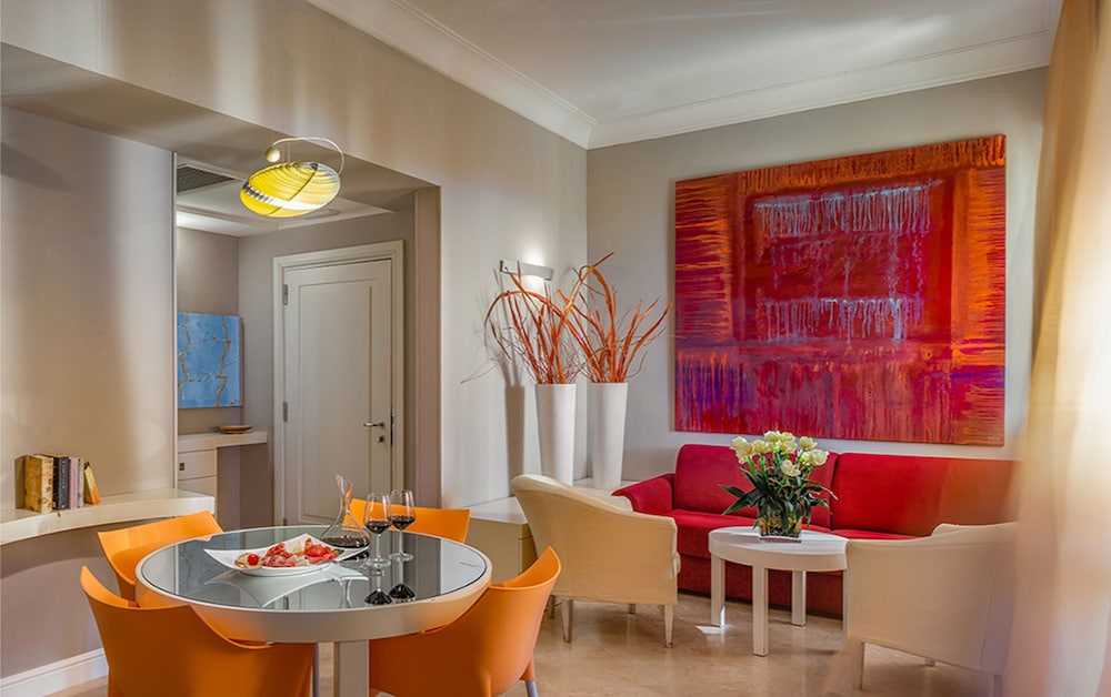 Suite, Park View - Photo 3