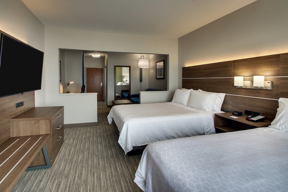 Suite, 2 Queen Beds - Photo 3