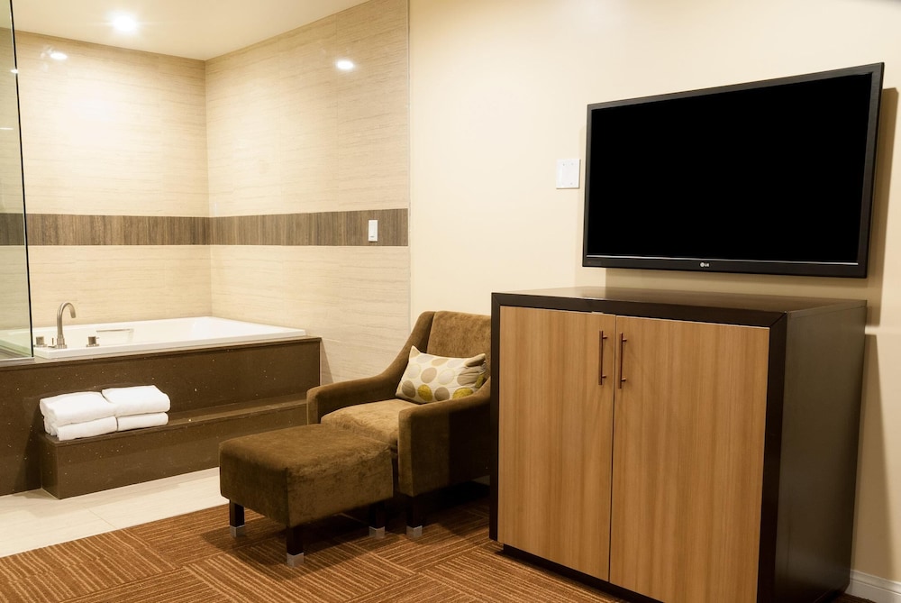 Standard Room, 1 Queen Bed, Non Smoking, Jetted Tub
