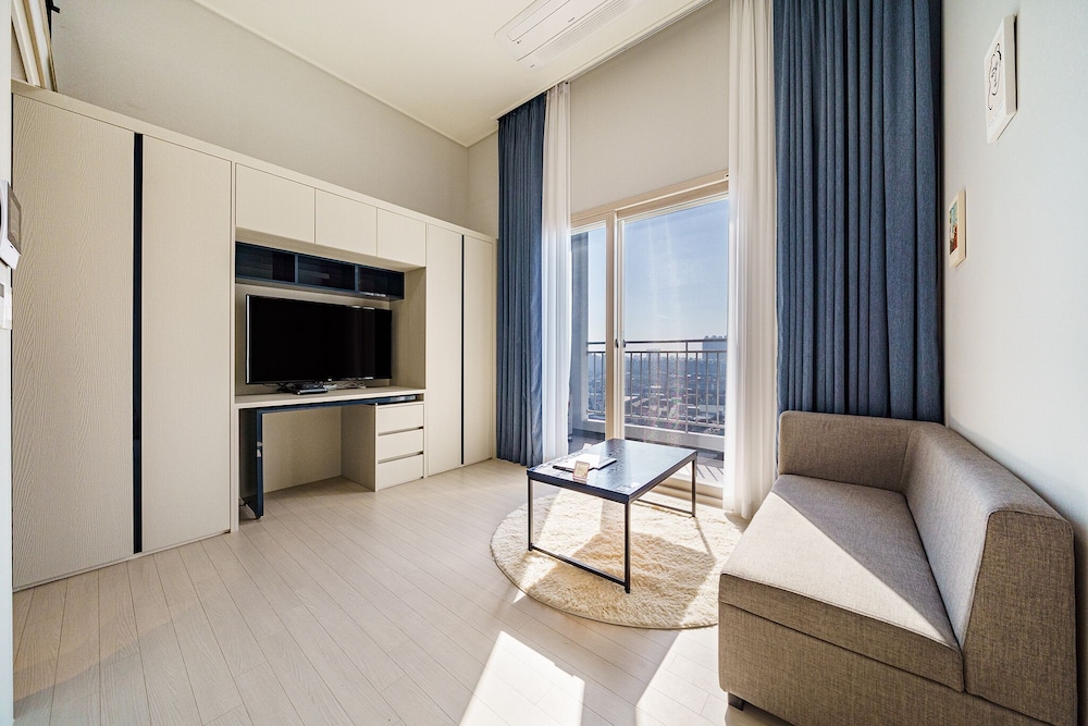 Deluxe Room, Mountain & City View photo 2