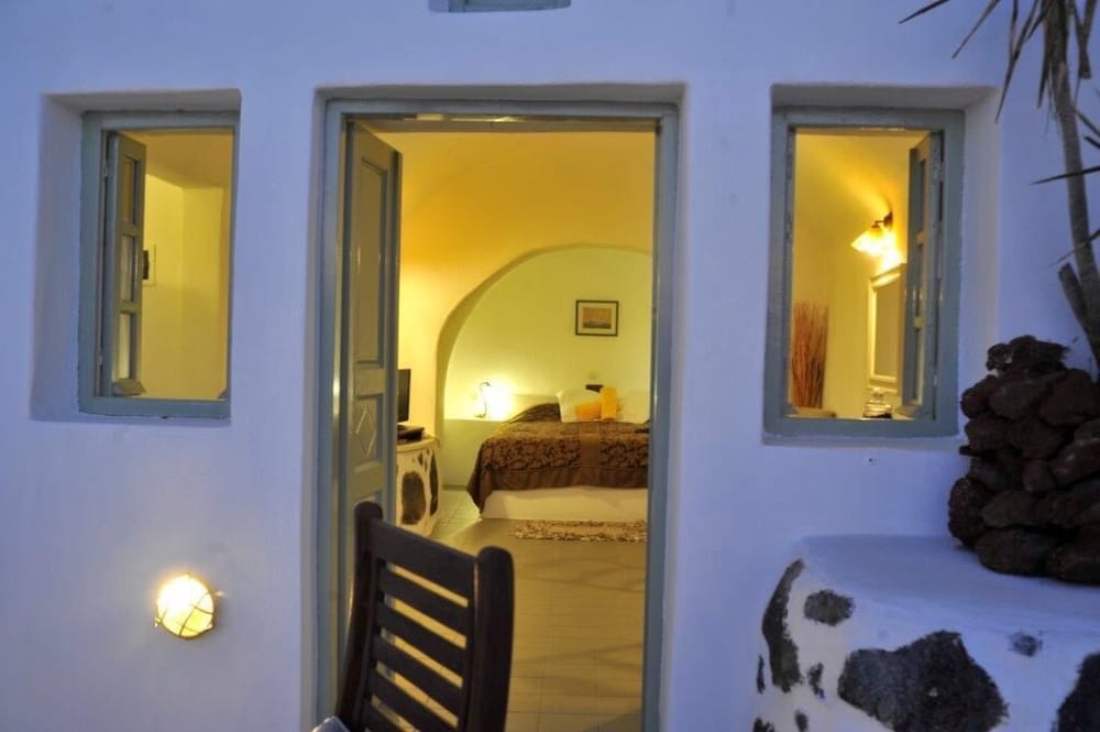 Junior Suite (Caldera View) - Photo 9