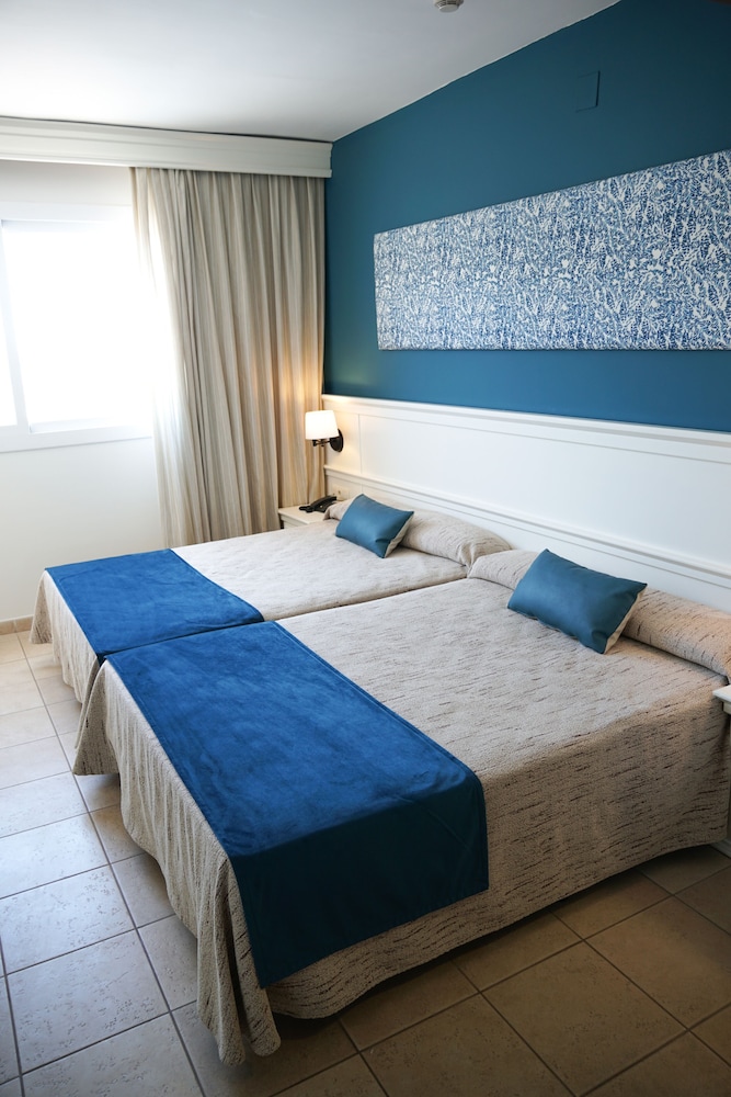 Double Room (1 Adult)
