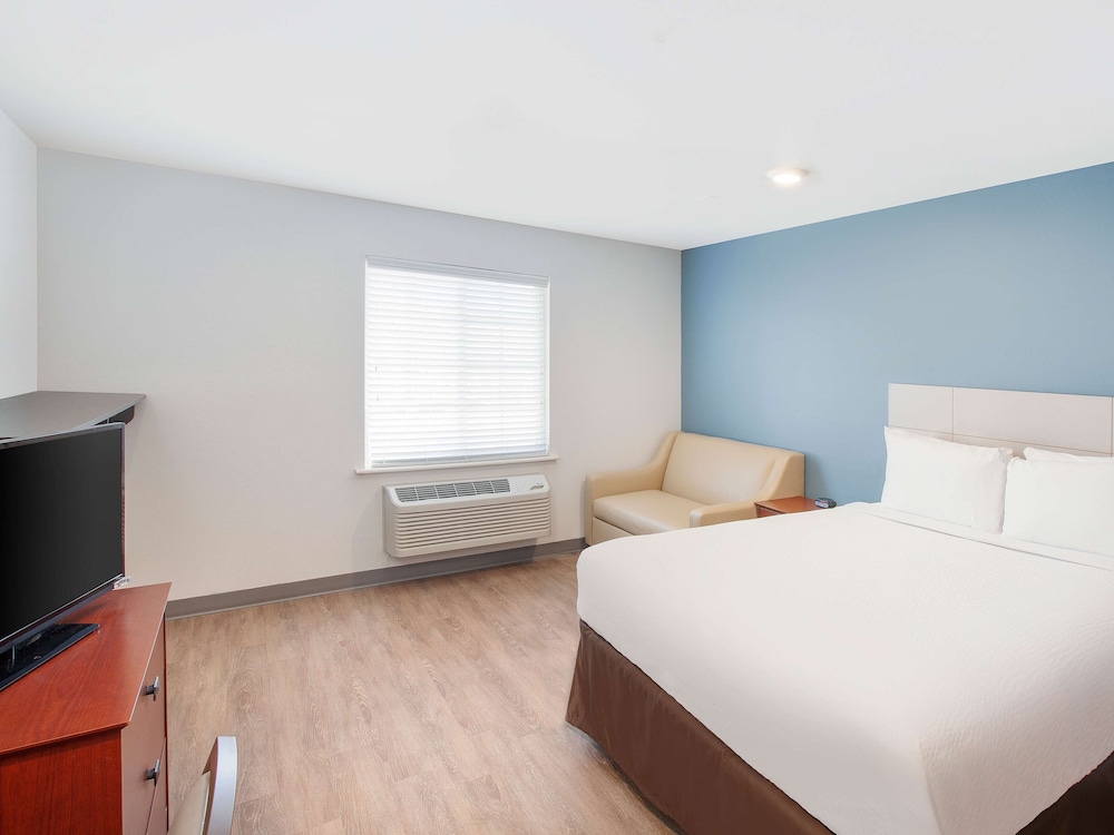 Deluxe Studio, 1 Queen Bed with Sofa bed, Accessible, Non Smoking photo 1