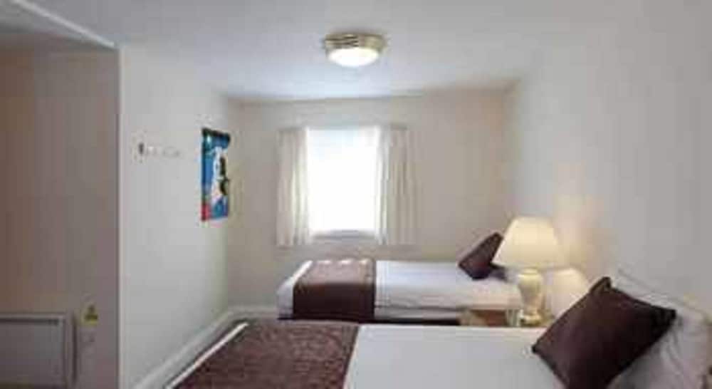 Twin Room - Photo 6