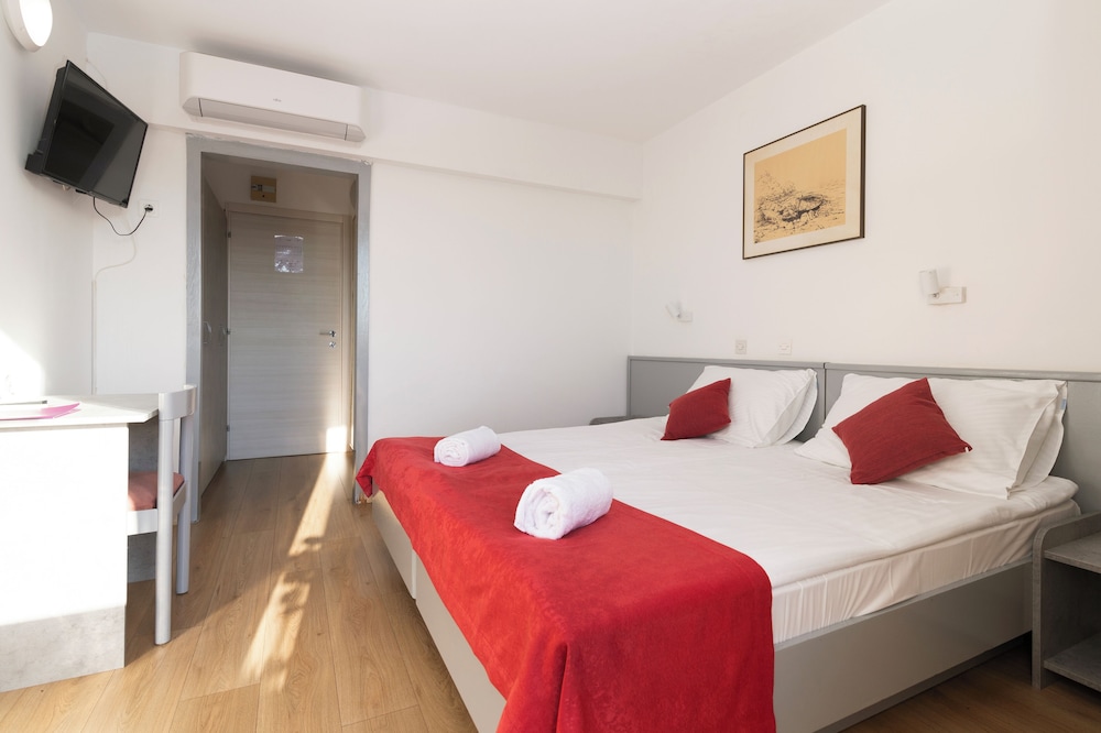 Standard Double or Twin Room, Balcony photo 2
