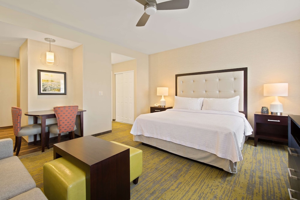 Studio, 1 Queen Bed, Accessible (Mobility & Hearing, Roll-in Shower) photo 3