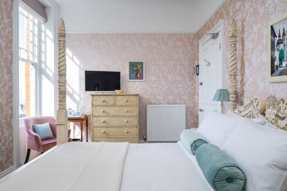 Luxury Double Room, Ensuite (Hollerday – Four-poster), photo 6