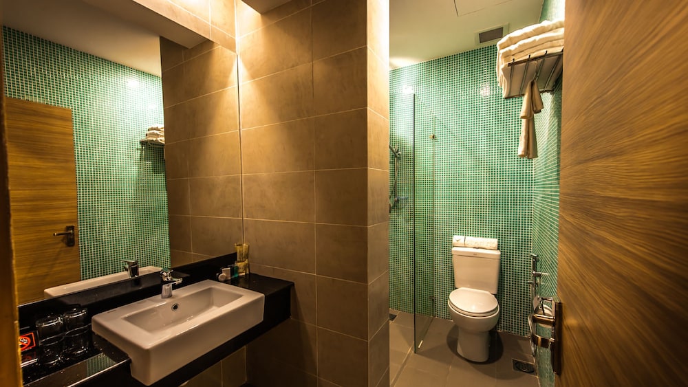 Standard Room (1 Queen or 2 Single Beds)