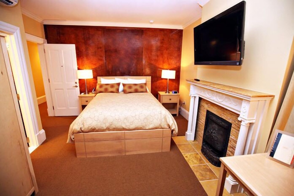 Deluxe Room, 1 Queen Bed