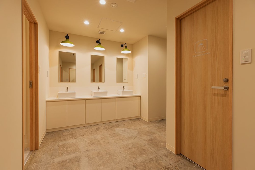 Private room, Shared bathroom - Photo 4