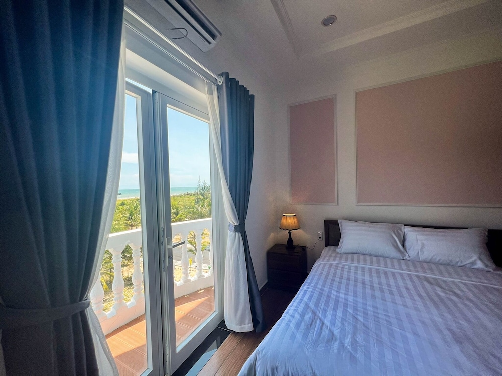 Superior Ocean View with Balcony photo 2