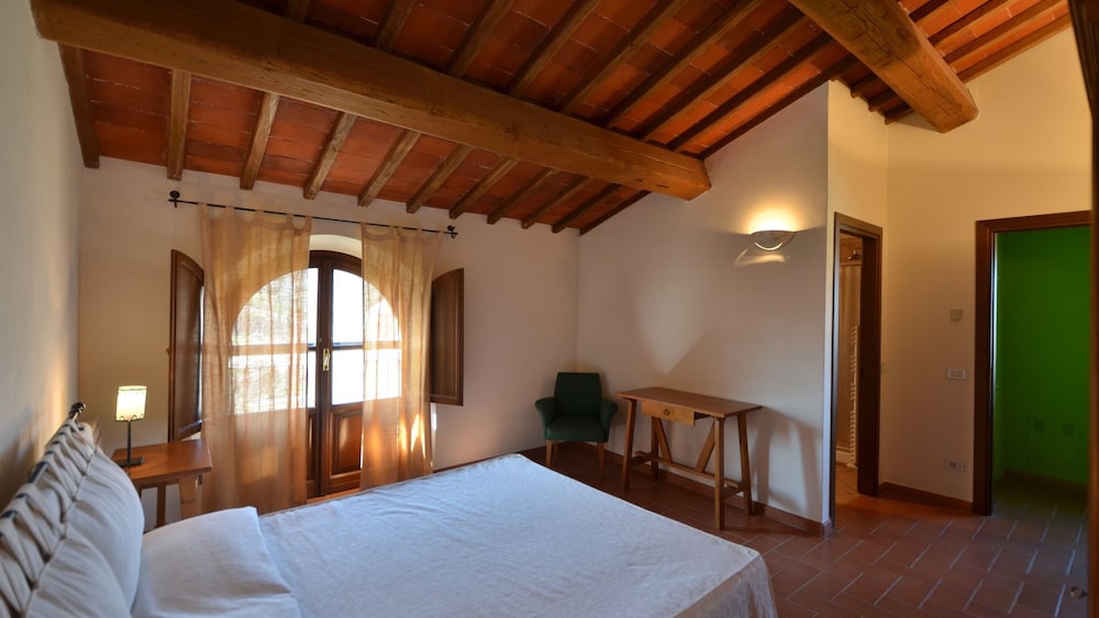 Deluxe Apartment, 2 Bedrooms, Kitchen, Garden Area (Scoiattolo) photo 3