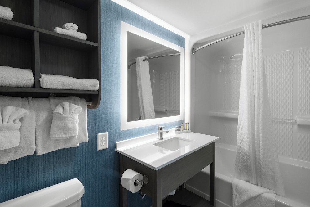 Mariner Oceanfront Deluxe Two Bedroom Condo - Photo 20