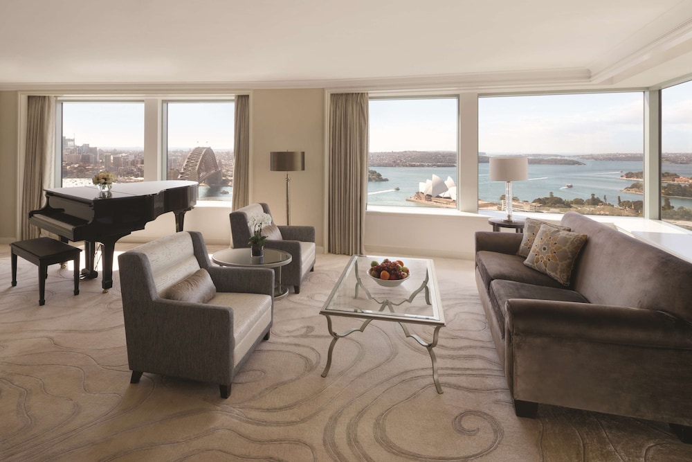 Royal Suite, Club Lounge Access, Harbor View (High Floor)
