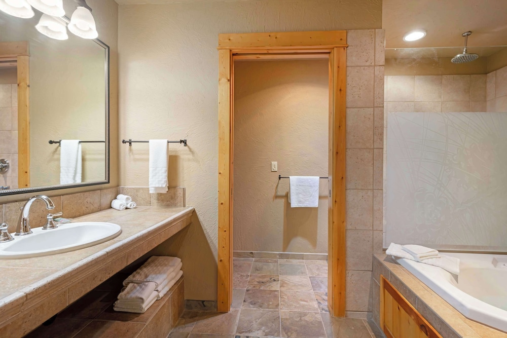 Suite, 1 King Bed, Non Smoking, Jetted Tub (Pet Friendly;with Sofabed)
