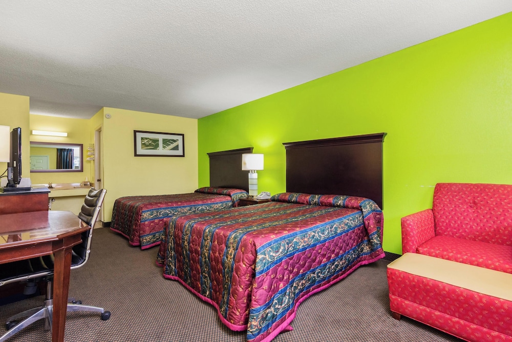 Room, 2 Queen Beds, Smoking
