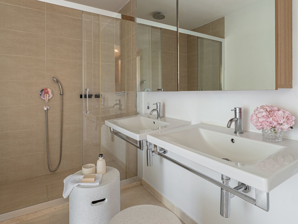Superior Family Apartment Inland View - Photo 8
