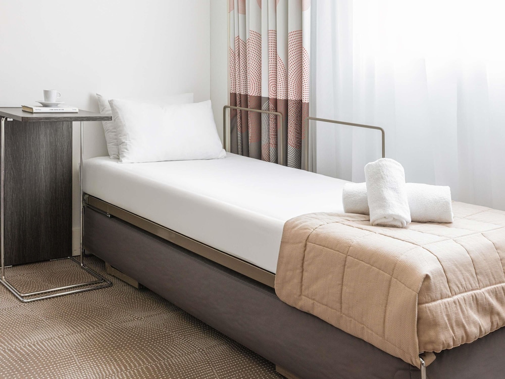 Superior Room, 1 Queen Bed, Accessible, Non Smoking - Photo 3