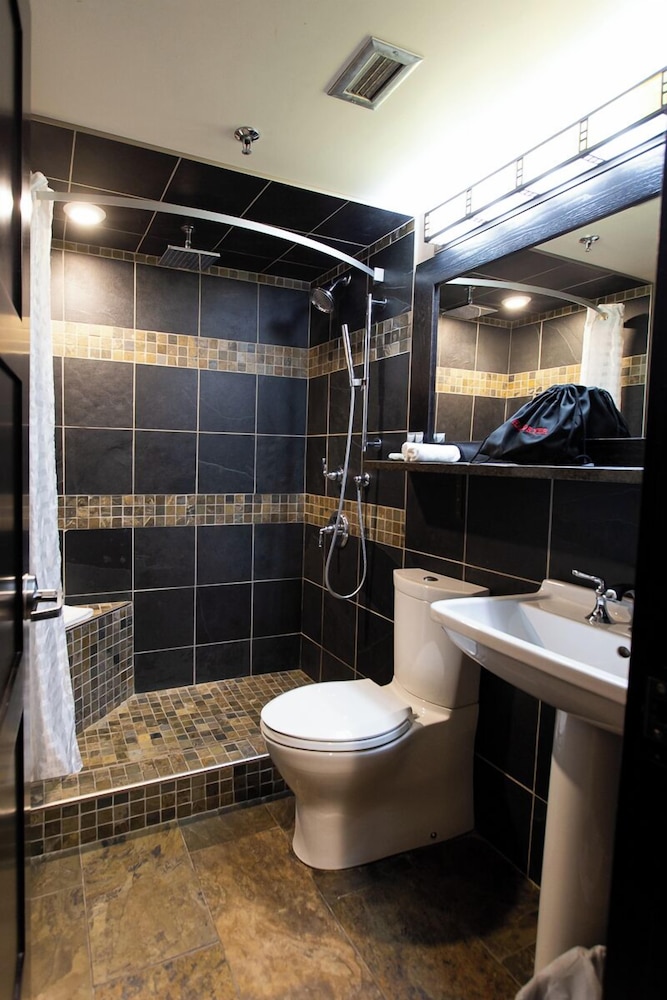 Business Double Room, 2 Queen Beds, Non Smoking photo 3