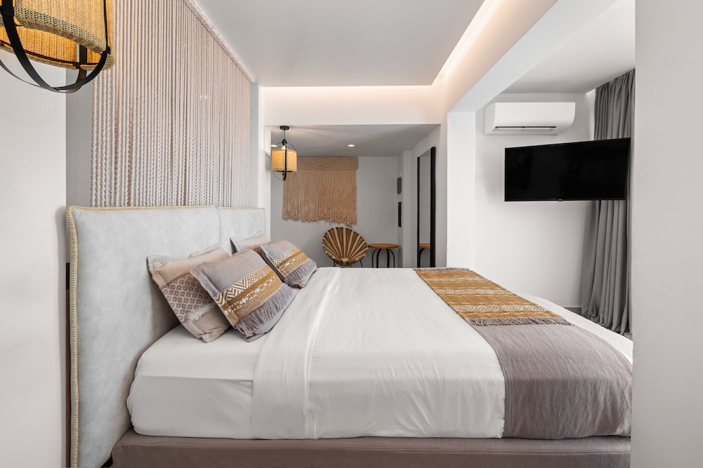 Lifestyle Suite Pool - Side Sea View