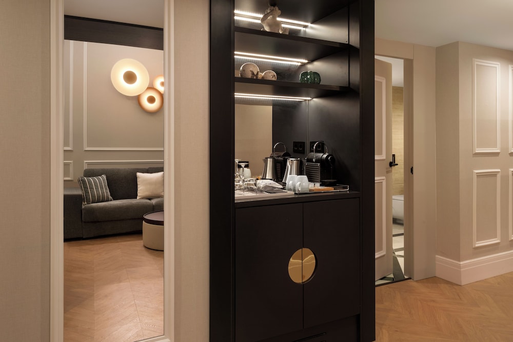 Suite (2 adults + 2 children) - Photo 1