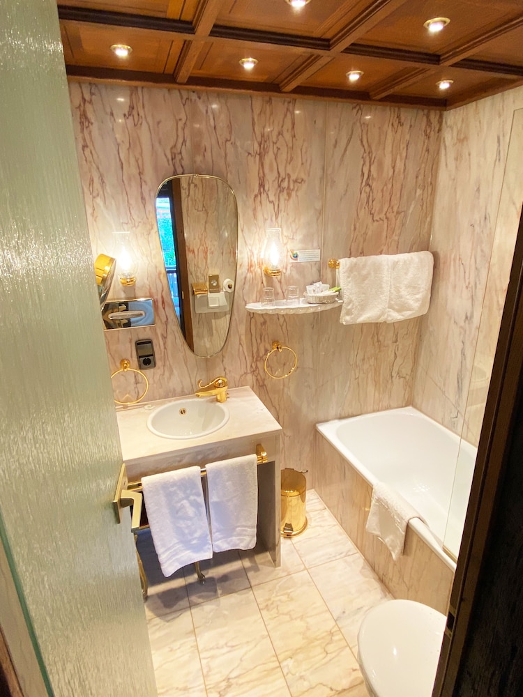 Standard Double Room - Photo 7