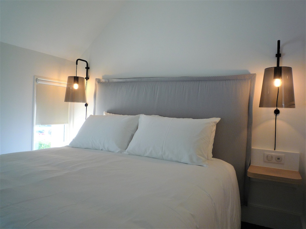 Comfort Room (bed accessible only via staircase)