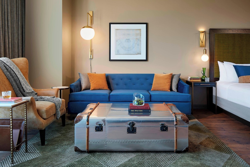 Junior Suite, 1 King Bed with Sofa bed thumbnail 5