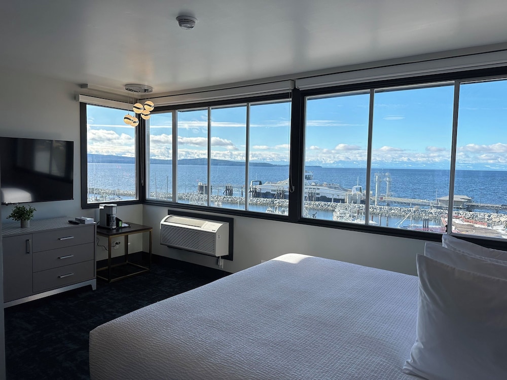 Comfort Room, 1 King Bed, Kitchenette photo 2