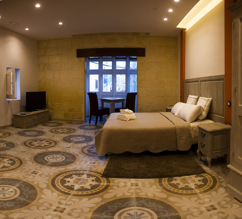 Superior Double Room, City View photo 2