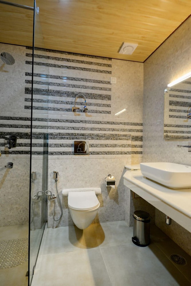 Deluxe Room - Photo 3