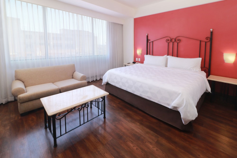 Standard Room, 1 King Bed - Photo 1