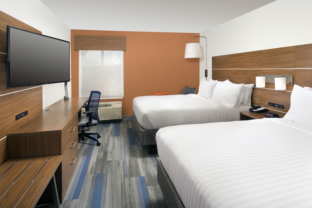 Standard Room, 2 Queen Beds - Photo 1