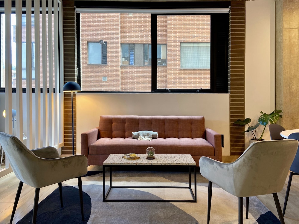 Apartment (305)