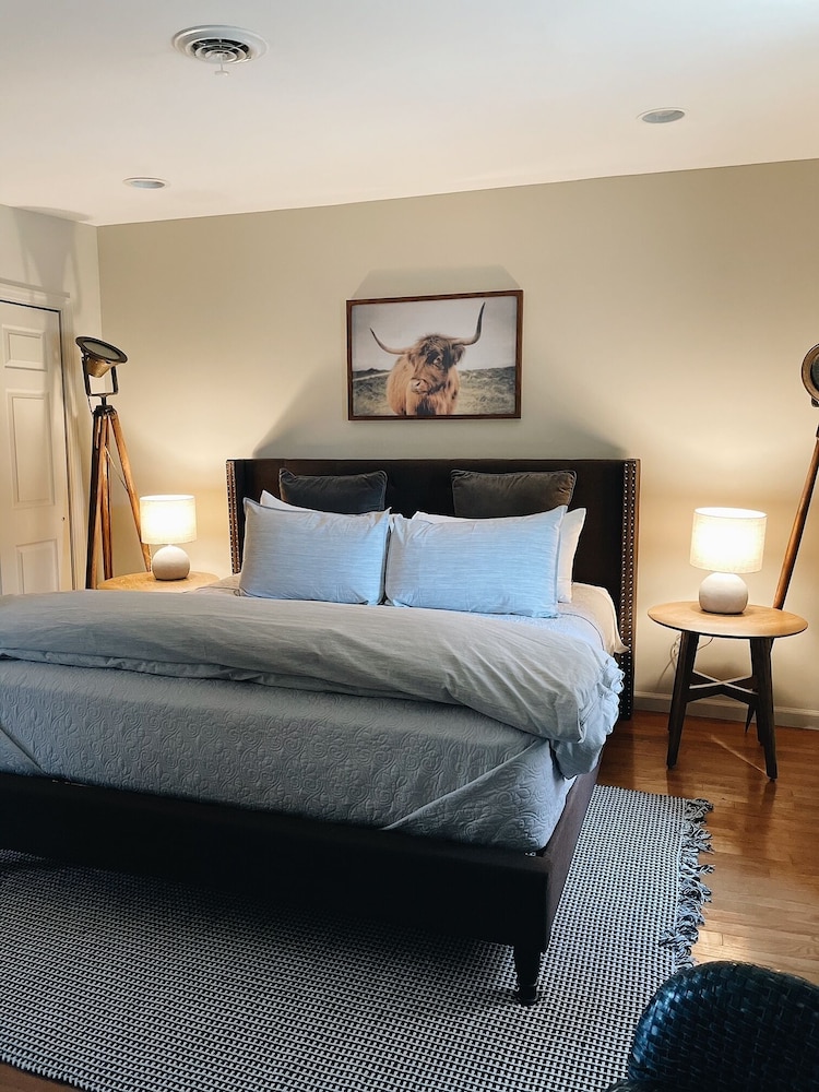 Deluxe Suite, Multiple Beds, 2 Bathrooms (Pet Friendly) photo 3