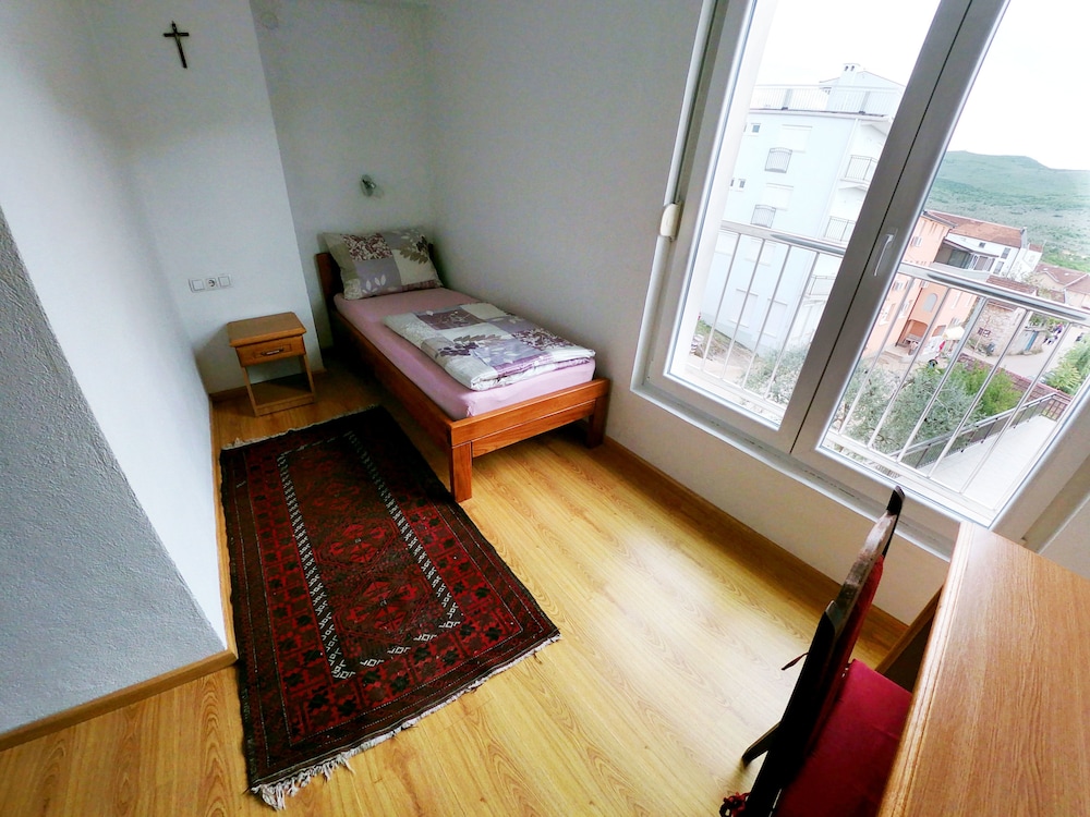 Basic Single Room, 1 Twin Bed, Mountain View photo 1