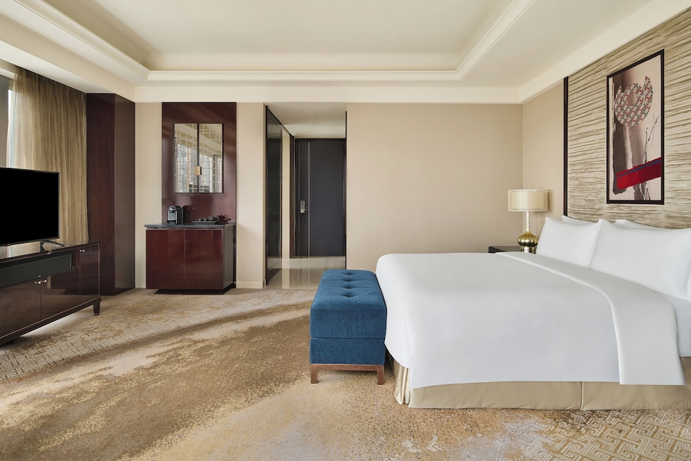 Grand Room, 1 King Bed